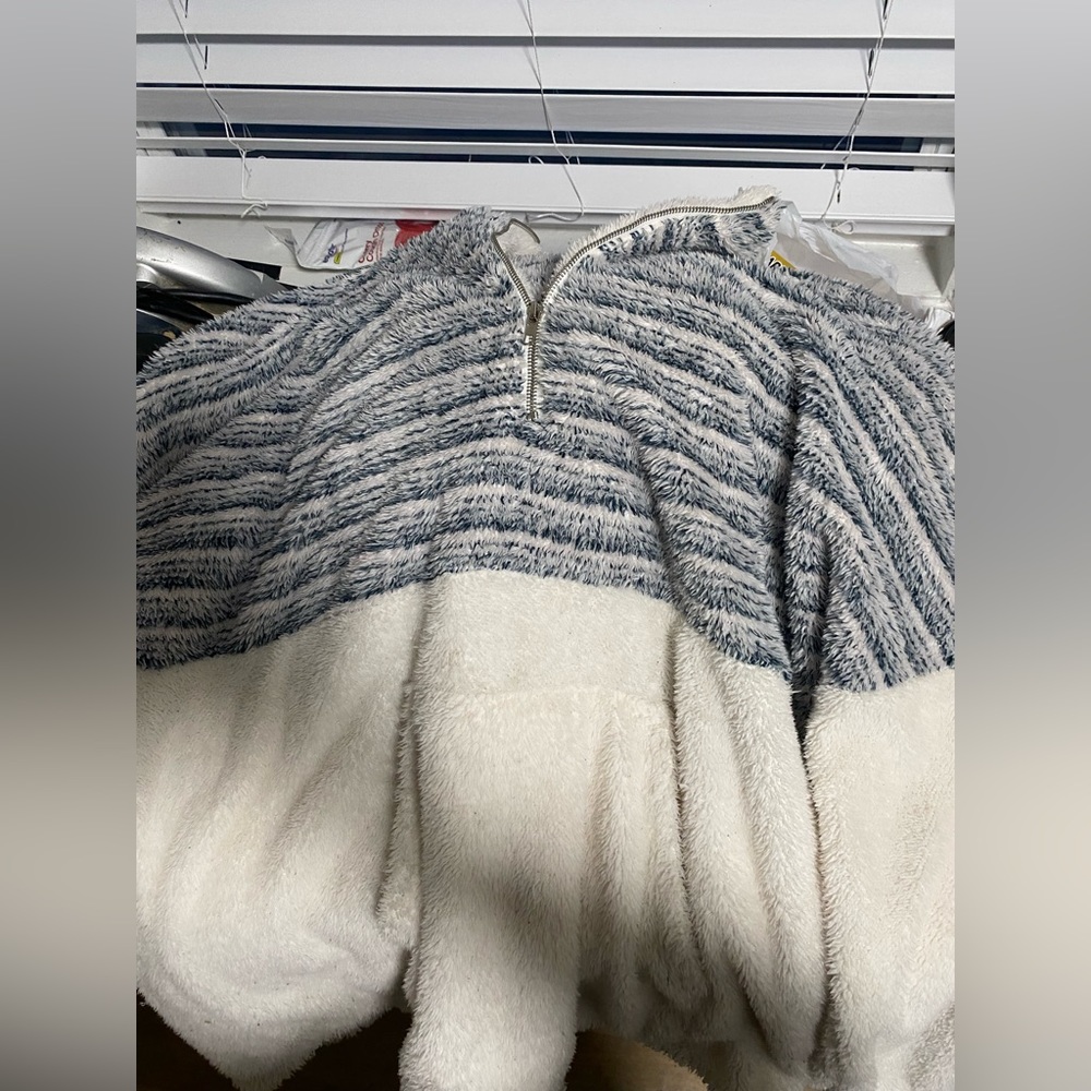 Cute soft sweater.